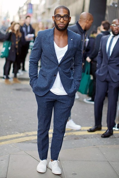 Suit with hot sale sneakers look